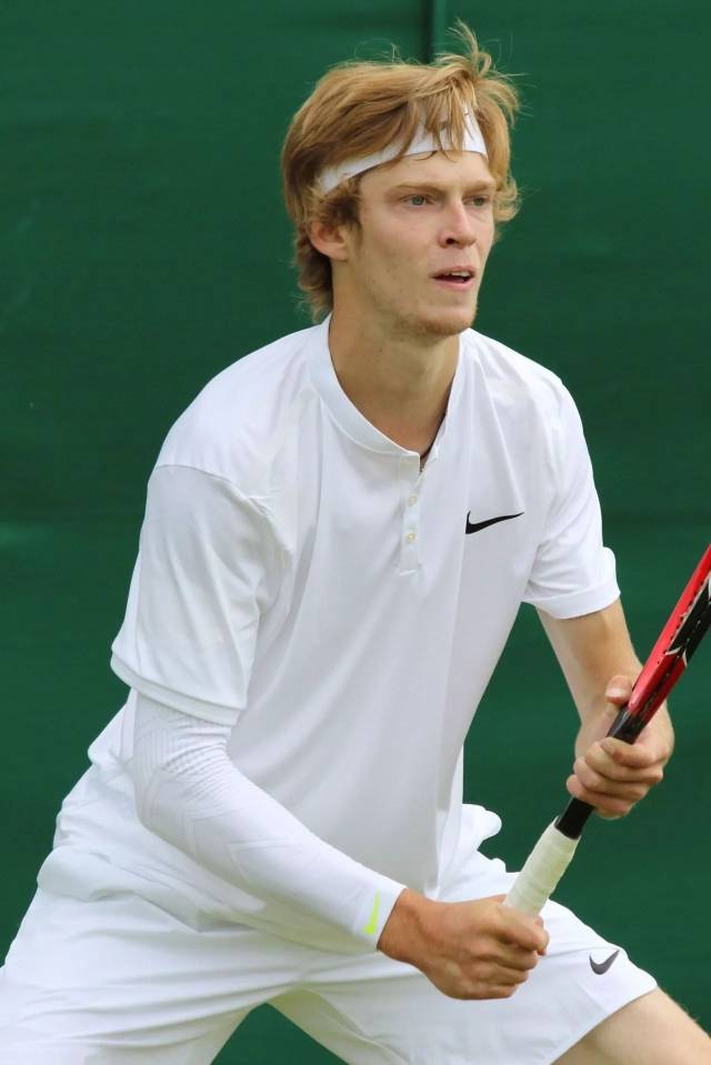 频频在高层 频频在高层